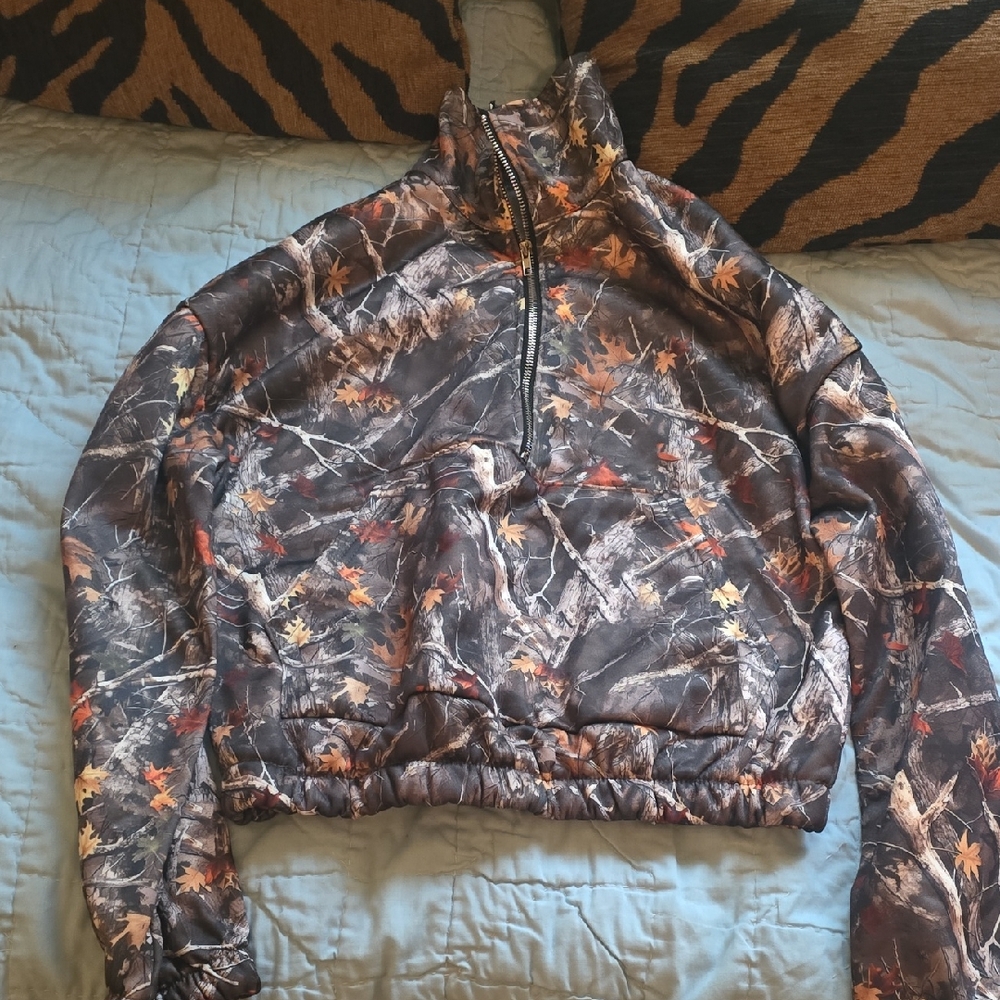 SHEIN Brown, Olive & Rust Camo Leaf Cropped Puffer Jacket